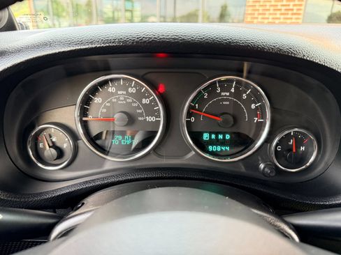 Used 2013 Jeep Wrangler Unlimited Rubicon w/ Connectivity Group AWD/4WD image 13