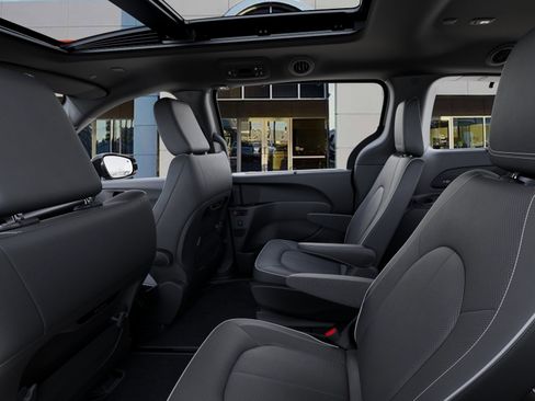 New 2026 Chrysler Pacifica Limited image 23