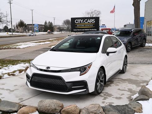 Used 2021 Toyota Corolla SE image 1