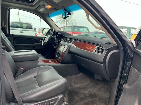 Used 2013 Chevrolet Avalanche LTZ image 16