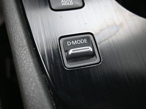 Used 2023 Nissan Rogue S image 27