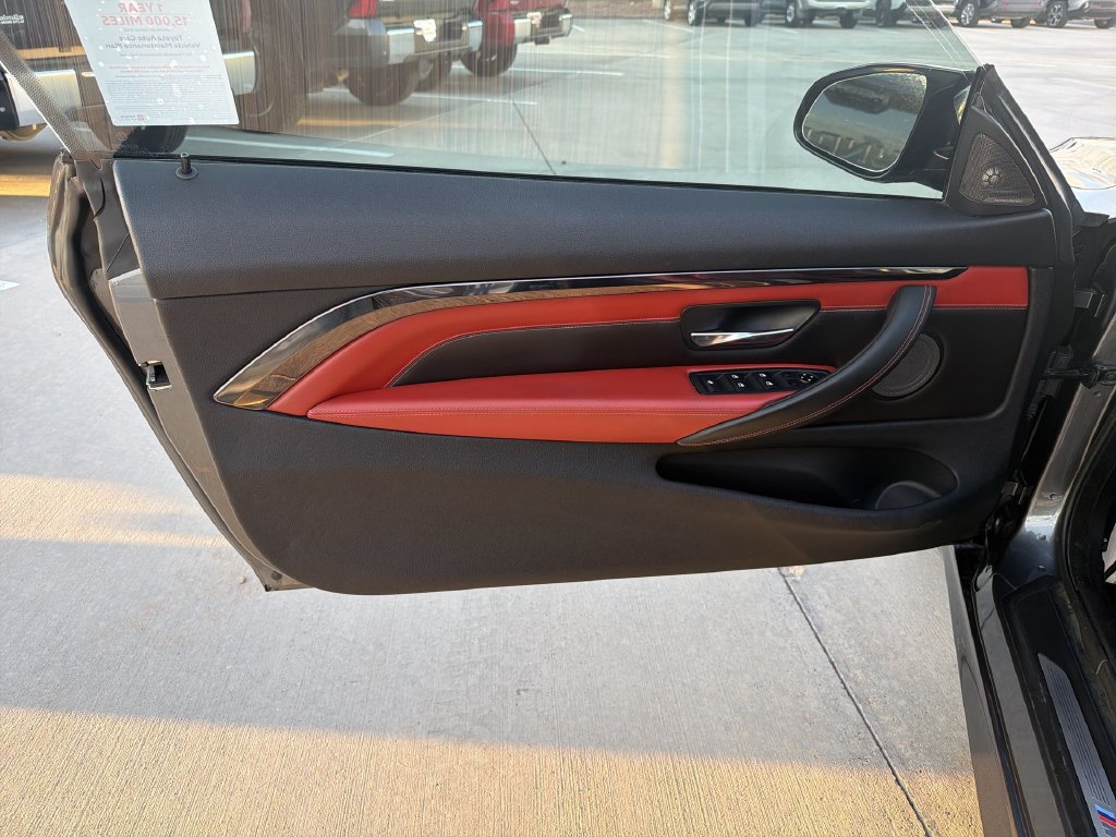 Used 2015 BMW M4 Convertible RWD image 9