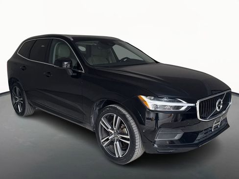 Used 2018 Volvo XC60 T6 Momentum w/ Vision Package image 3