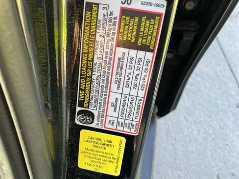 Used 2018 Toyota Corolla LE image 22