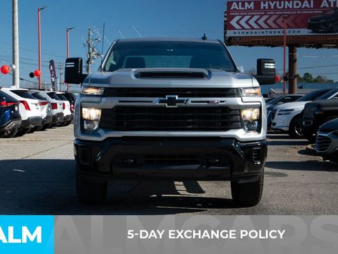 Used 2024 Chevrolet Silverado 2500 Custom w/ Custom Value Package image 4