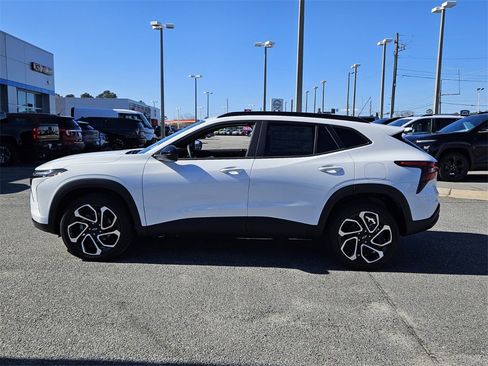 New 2026 Chevrolet Trax RS w/ Driver Confidence Package image 2