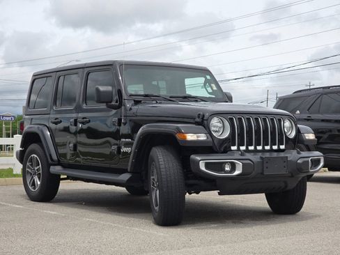 Used 2023 Jeep Wrangler Unlimited Sahara w/ Cold Weather Group AWD/4WD image 6