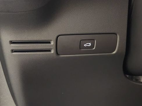 Certified 2026 Volvo XC40 B5 Plus AWD/4WD image 22