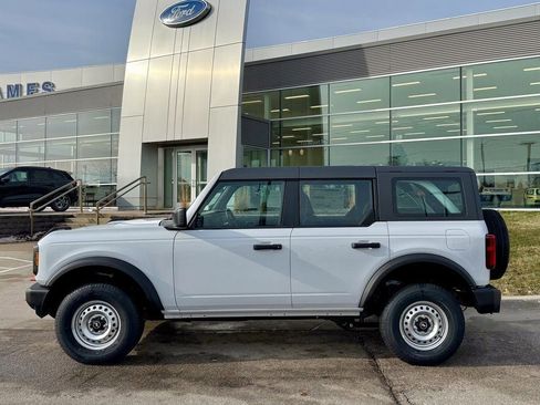 New 2025 Ford Bronco 4-Door image 2