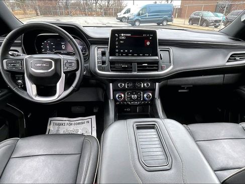 Used 2023 GMC Yukon XL SLT w/ SLT Premium Package image 14
