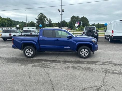 Used 2025 Toyota Tacoma SR5 RWD image 13