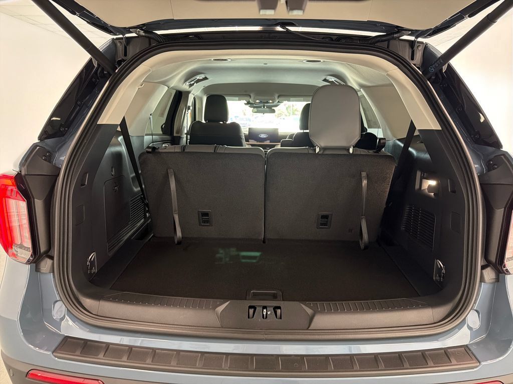 New 2026 Ford Explorer Active w/ Active Comfort Package RWD image 8