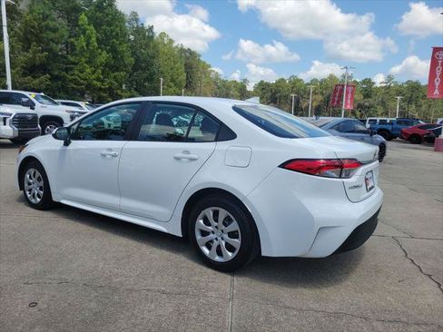 Certified 2024 Toyota Corolla LE FWD image 3