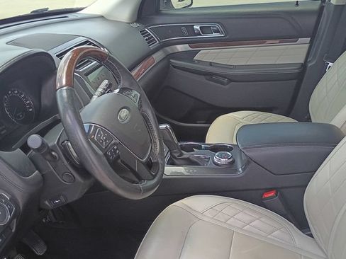 Used 2018 Ford Explorer Platinum AWD/4WD image 18