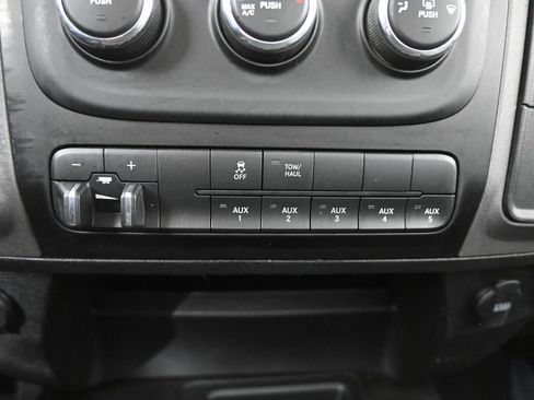 Used 2018 RAM 2500 Tradesman w/ Chrome Appearance Group image 33