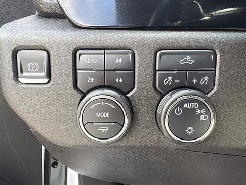 Used 2025 Chevrolet Silverado 1500 LT image 24