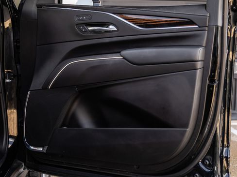 Used 2024 Cadillac Escalade Luxury RWD image 37