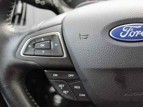 Used 2017 Ford Focus SE w/ Cold Weather Package FWD image 17