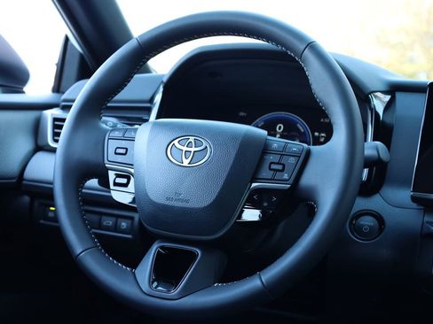 Used 2026 Toyota Camry SE image 30