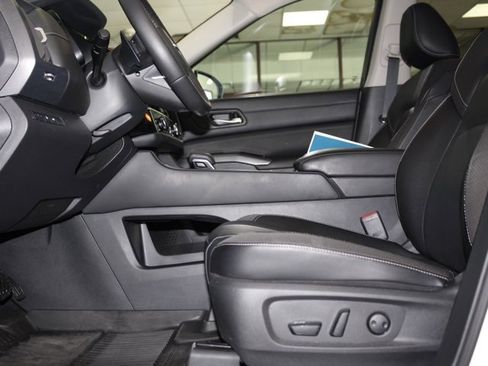 Used 2024 Nissan Pathfinder SL w/ Cargo Package image 10