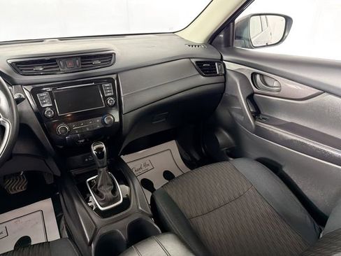 Used 2019 Nissan Rogue S FWD image 22