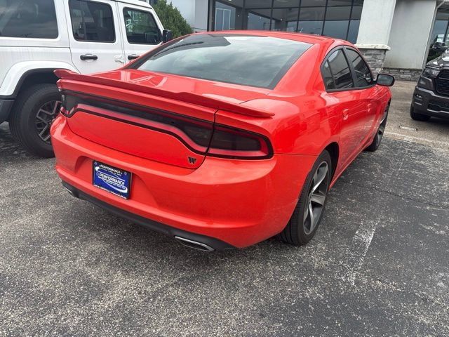 Used 2017 Dodge Charger SE RWD image 4