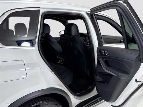 Used 2023 BMW X5 xDrive45e w/ Climate Comfort Package AWD/4WD image 28