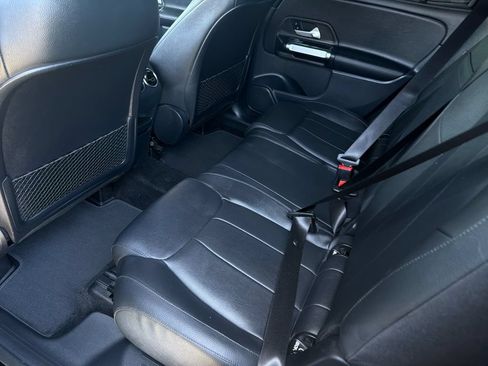 Used 2022 Mercedes-Benz GLB 250 image 12
