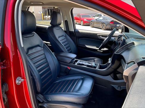 Certified 2024 Ford Edge SEL w/ Sport Appearance Package AWD/4WD image 9