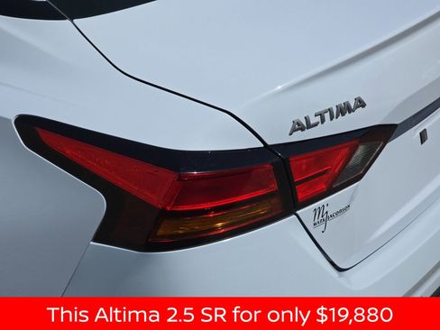 Used 2024 Nissan Altima 2.5 SR FWD image 39
