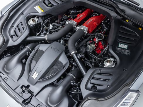 Used 2018 Ferrari GTC4Lusso T image 26