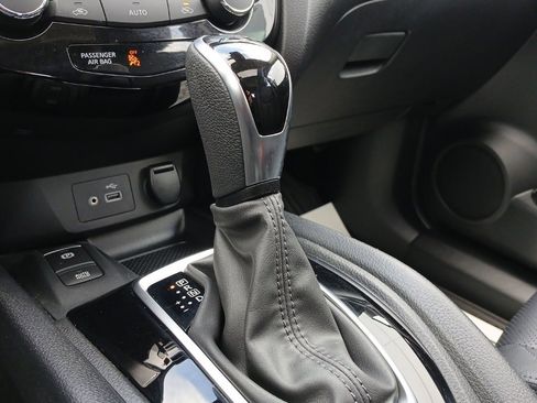 Used 2022 Nissan Rogue Sport SL w/ Premium Package image 11