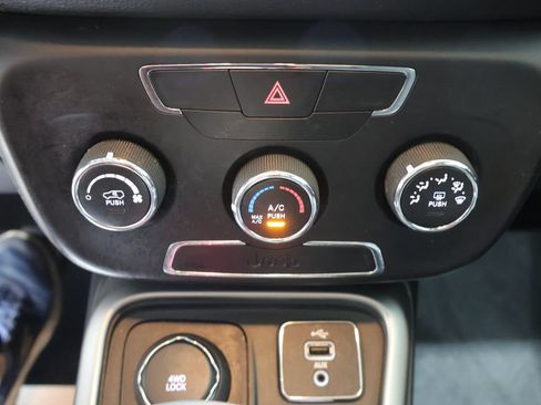 Used 2018 Jeep Compass Latitude AWD/4WD image 31