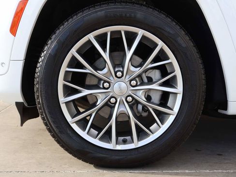 Used 2025 Jeep Grand Cherokee Summit w/ Luxury Tech Group V AWD/4WD image 6