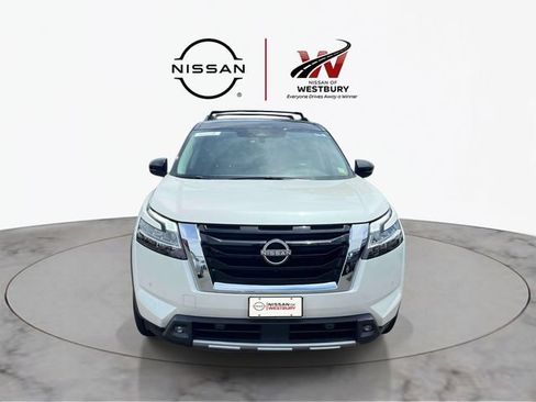 Used 2022 Nissan Pathfinder SL AWD/4WD image 2