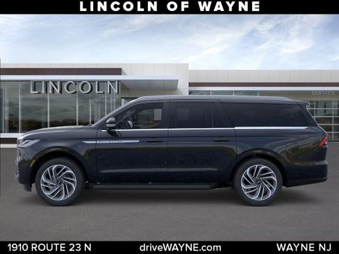 New 2026 Lincoln Navigator L Premier AWD/4WD image 3
