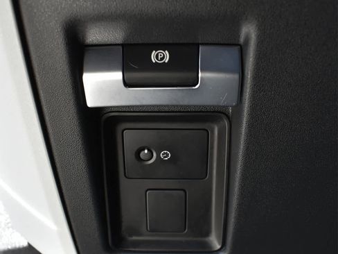 Used 2024 Land Rover Defender 110 S image 28