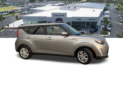 Used 2023 Kia Soul LX image 11