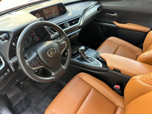 Used 2022 Lexus UX 250h w/ Accessory Package (Z2) AWD/4WD image 10