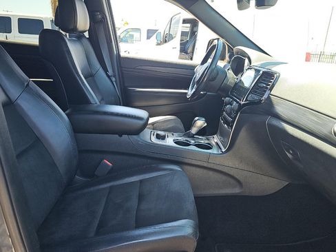 Used 2020 Jeep Grand Cherokee Altitude AWD/4WD image 27