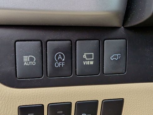 Used 2019 Toyota Highlander Limited Platinum image 16