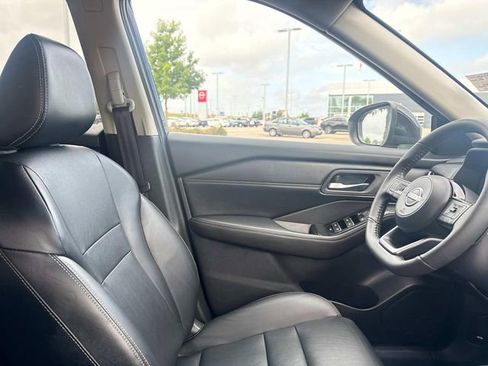Used 2024 Nissan Rogue SL FWD image 16