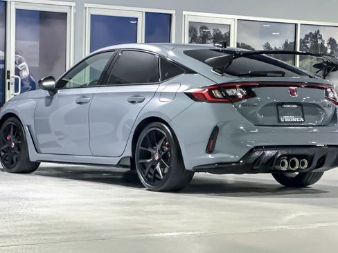 Used 2025 Honda Civic Type R image 3