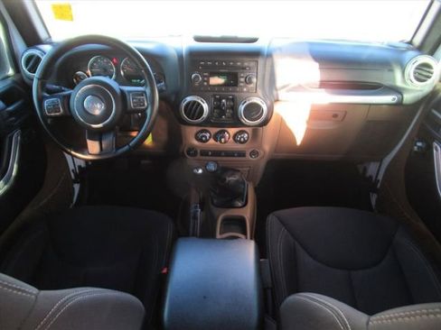 Used 2017 Jeep Wrangler Unlimited Sahara w/ Connectivity Group image 12