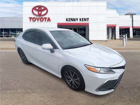 Certified 2023 Toyota Camry XLE FWD image 1