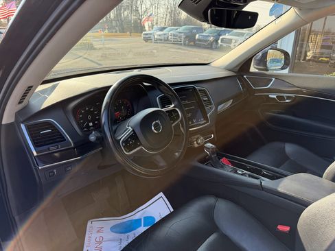 Used 2019 Volvo XC90 T6 Momentum w/ Protection Package Premier image 10
