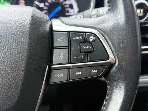 Used 2021 Toyota Highlander XLE image 35