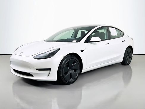 Used 2021 Tesla Model 3 Standard Range Plus image 3