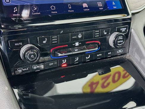 Certified 2024 Jeep Grand Cherokee Limited image 25