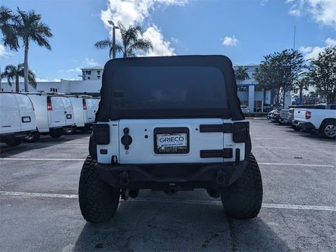 Used 2017 Jeep Wrangler Unlimited Sahara w/ Connectivity Group image 10
